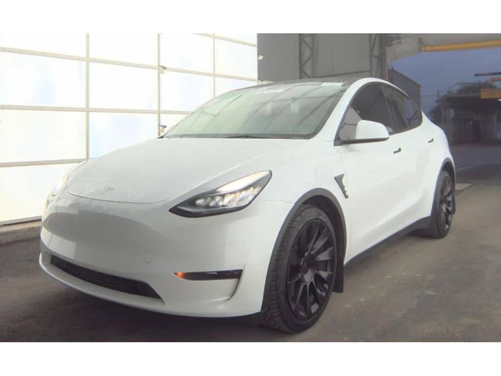 2023 Tesla Model Y - Photo 1